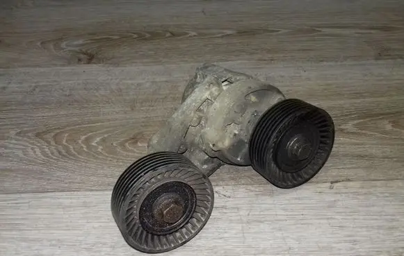 Volvo S80 Alternator belt tensioner 31251252