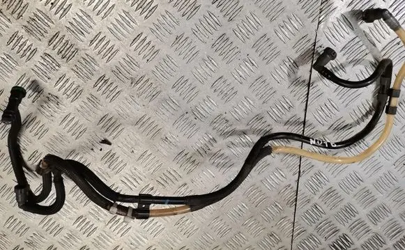 Nissan Note (E11) Fuel line pipe