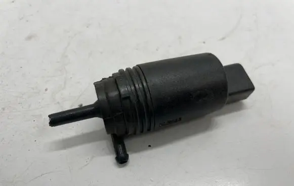 BMW 5 F10 F11 Windscreen/windshield washer pump 8377612