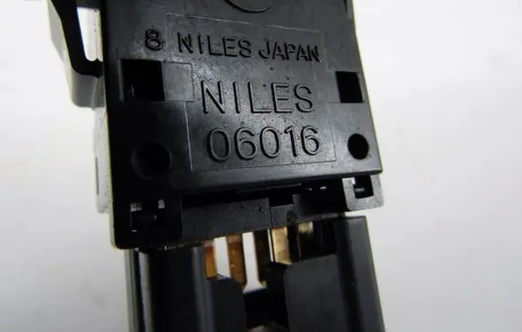 Nissan X-Trail T30 Hazard light switch 06016