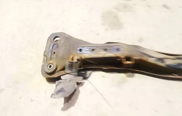 Mitsubishi Grandis Front subframe