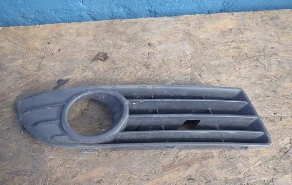 Volkswagen Polo IV 9N3 Front fog light trim/grill 6Q0853666H L989