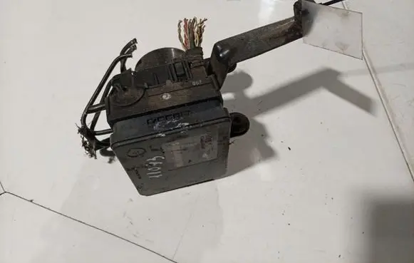 Volvo V50 ABS Pump 30736589A