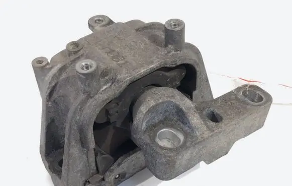 Engine mount vacuum valve
