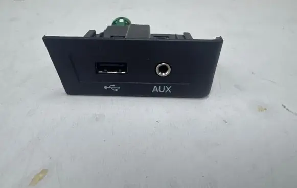 Skoda Rapid (NH) AUX in-socket connector 5JB0357279b9