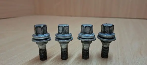 Citroen DS5 Nuts/bolts 540567