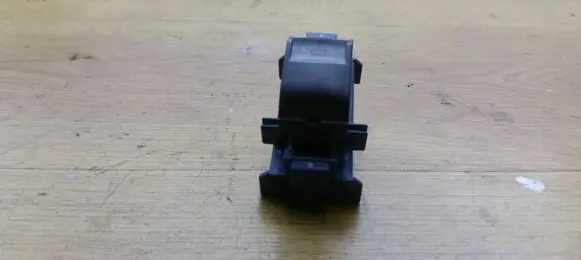 Toyota Avensis T270 Electric window control switch 8481005070