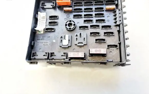 Volkswagen PASSAT B6 Fuse box set 3c0937125 6359-2777