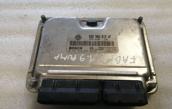 Skoda Fabia Mk1 (6Y) Engine control unit/module 038906019AF 28SA4562 0281010289