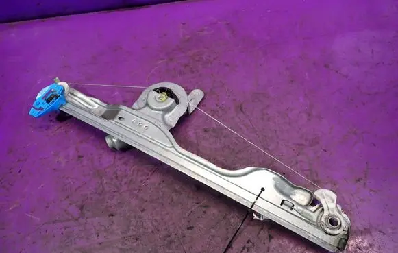 Renault Modus Front door window regulator with motor 