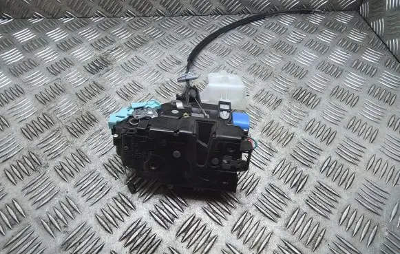 Volkswagen Caddy Front door lock 3D1837015AS