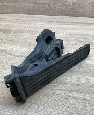 Volkswagen PASSAT B6 Accelerator throttle pedal 1K1721503L 6PV00860000