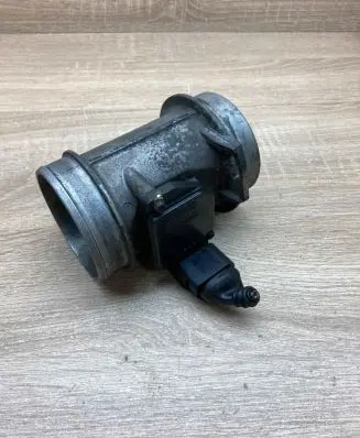 Volkswagen PASSAT B5.5 Mass air flow meter 059906461D AFH70M28