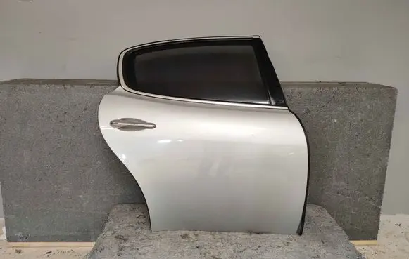 Maserati Quattroporte Rear door 67062300