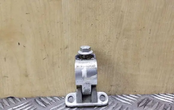 Tailgate/trunk/boot hinge