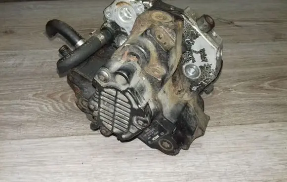 Volvo XC70 Fuel injection high pressure pump 0445010043 8689590