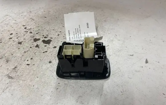 Toyota Auris 150 Electric window control switch