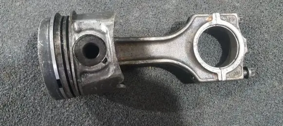 BMW 5 E39 Piston with connecting rod