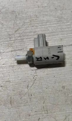 Toyota C-HR I Clutch pedal sensor CV35
