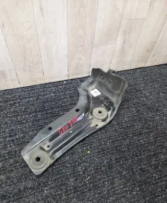 BMW 3 G20 G21 Radiator mount bracket 51647422299 7422299