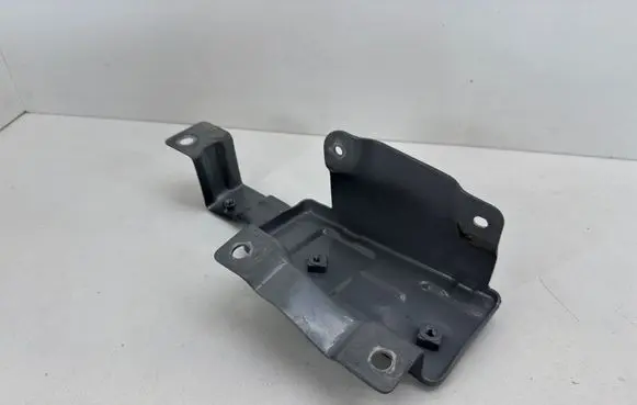 Renault Arkana Fender mounting bracket 663512031R
