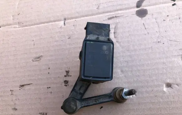 Audi A6 S6 C5 4B Headlight/headlamp level sensor 4B0907503