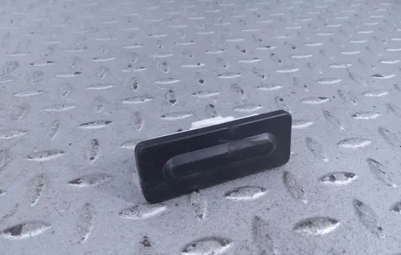 Tailgate opening switch