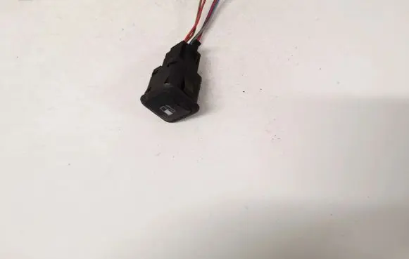 Volkswagen PASSAT B5 Fuel tank opening switch 3B0959833A 03000313