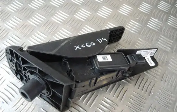 Volvo XC90 Accelerator throttle pedal 32212451