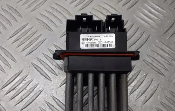 Chrysler Pacifica Heater blower motor/fan resistor 05061587AA