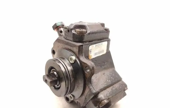 Opel Corsa D Fuel injection high pressure pump 55198933 0445010138