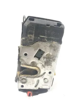 Opel Zafira B Rear door lock 4144209