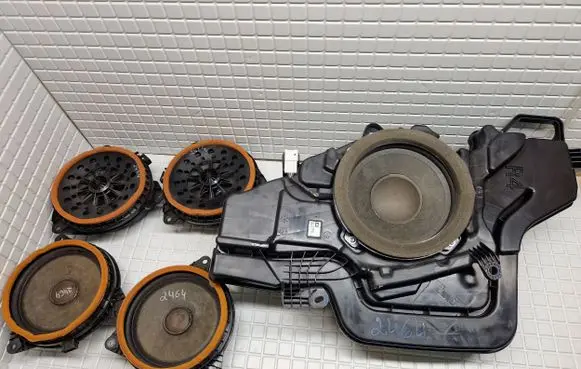 Toyota RAV 4 (XA50) Subwoofer speaker 861500R030 8945002201A 2745000101
