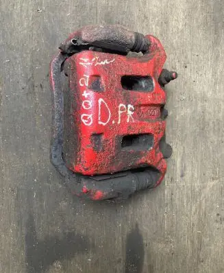 Nissan Qashqai+2 Front brake caliper