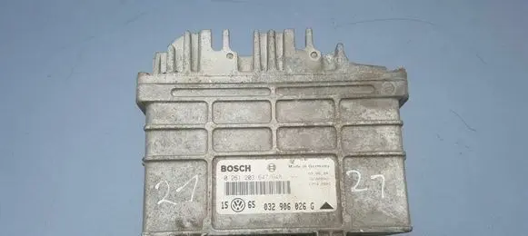 Volkswagen Golf III Engine control unit/module 0261203647