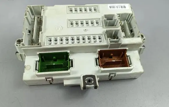 Jeep Cherokee Fuse module 68236670AG