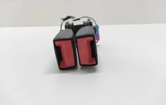 Middle seatbelt buckle (rear)