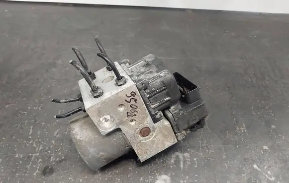 Volkswagen PASSAT B5.5 ABS Pump 8E0614111 0265216411 0273004132