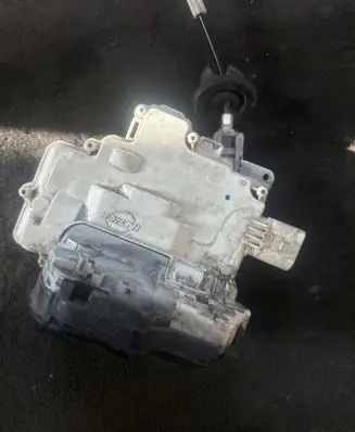Audi A6 S6 C6 4F Front door lock 4F1837016 02410388