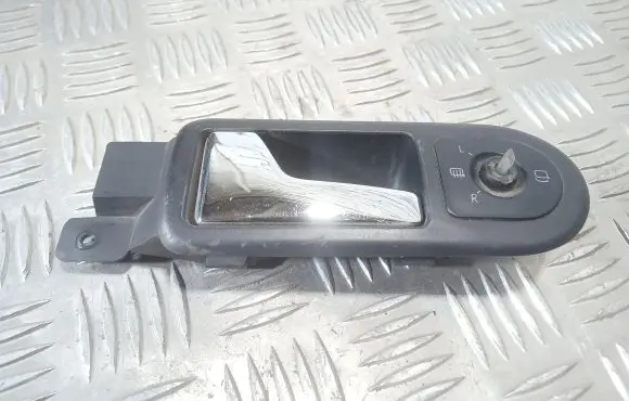 Volkswagen PASSAT B5.5 Front door interior handle 3B1837113