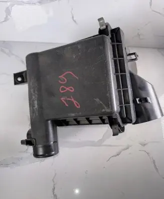 Toyota Prius (XW30) Air filter box 1781237030