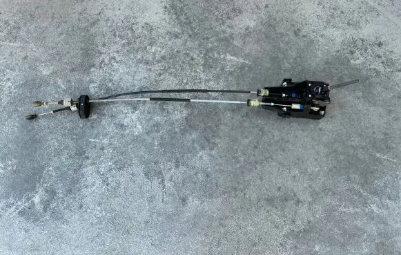 Opel Astra J Gear shift cable bracket 55583487