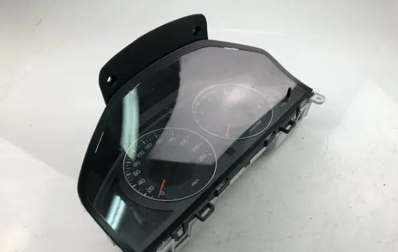 Volvo V70 Speedometer (instrument cluster) 31254535AA