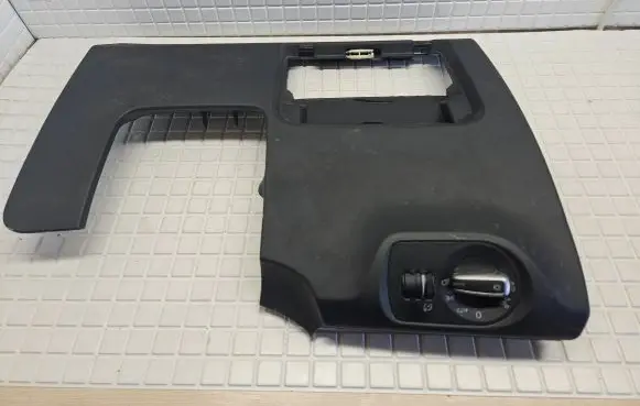 Audi Q3 8U Dashboard lower bottom trim panel 8U1863075D