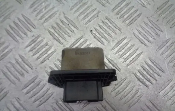 Mazda 323 Heater blower fan relay 