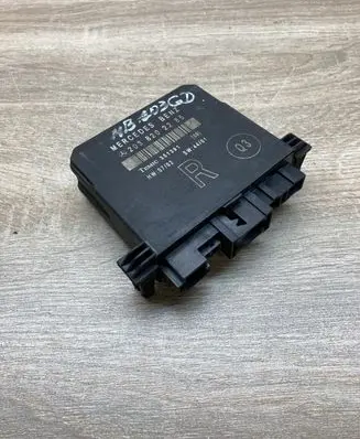 Mercedes-Benz C W203 Door control unit/module 2038202285 351391