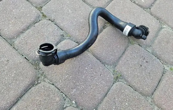Opel Combo E Engine coolant pipe/hose 9673457180