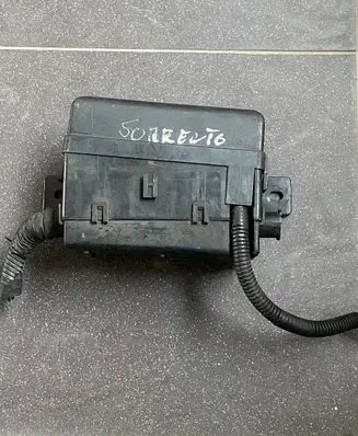 KIA Sorento Fuse module 0K53A67BX1