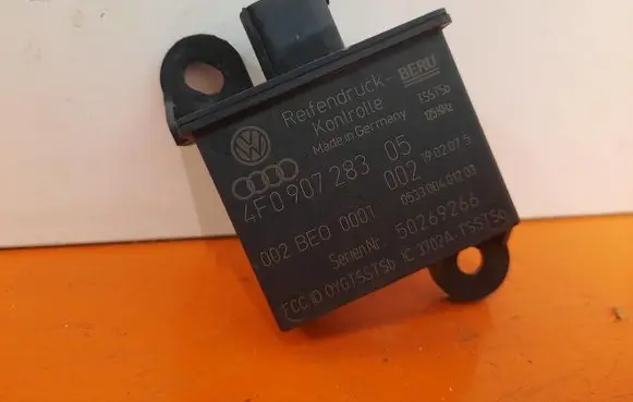 Audi Q7 4L Tire pressure sensor 4F090728305