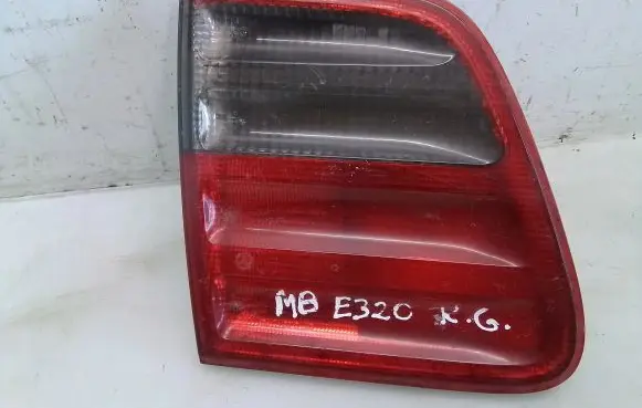 Mercedes-Benz E W210 Tailgate rear/tail lights